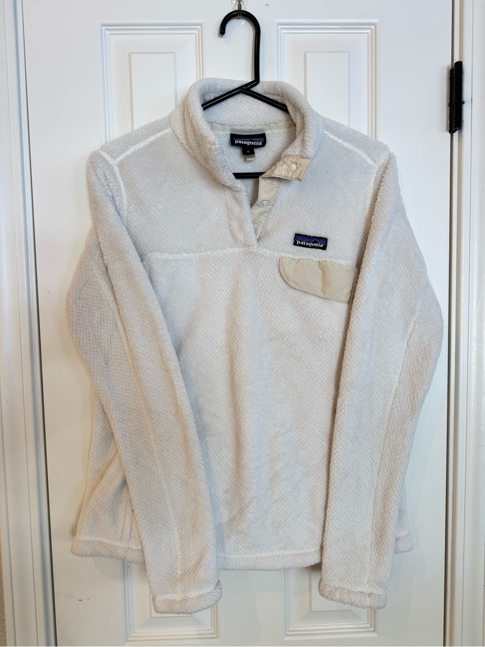 Patagonia Cream Fleece Pullover with Black Logo Tag - Picture 2 of 7